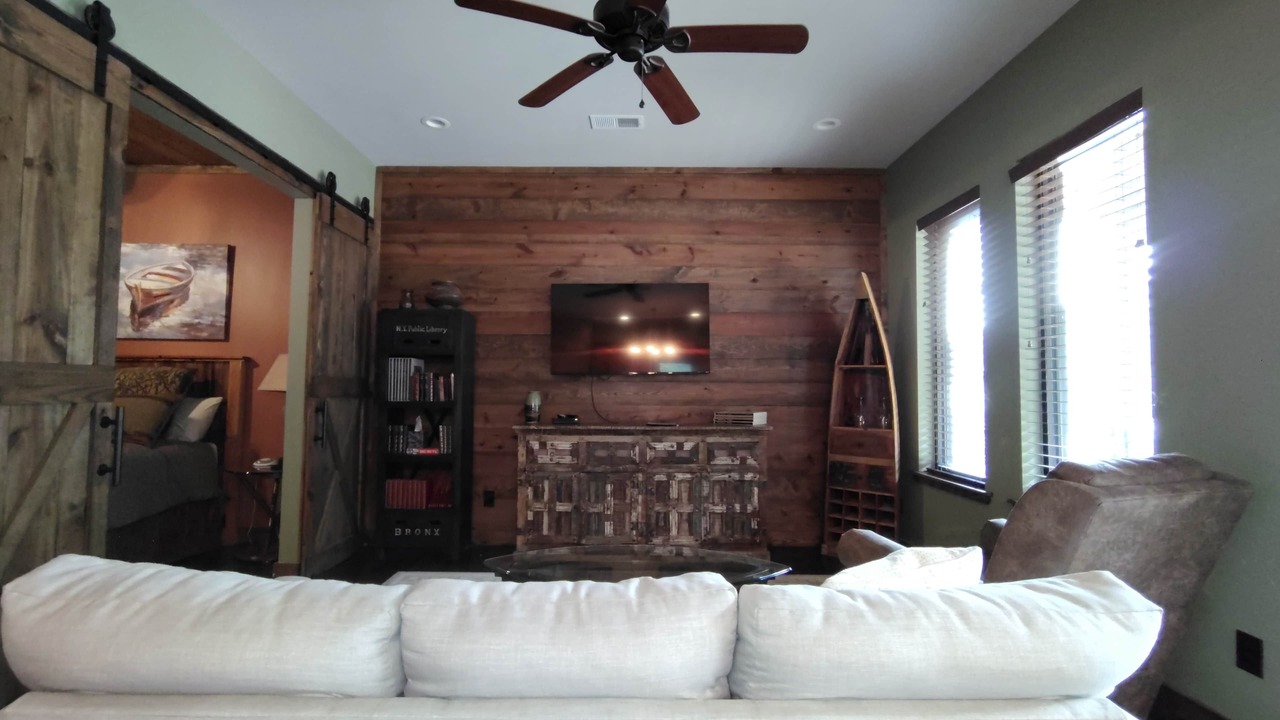 Photo of Livingroom in Morris Chapel