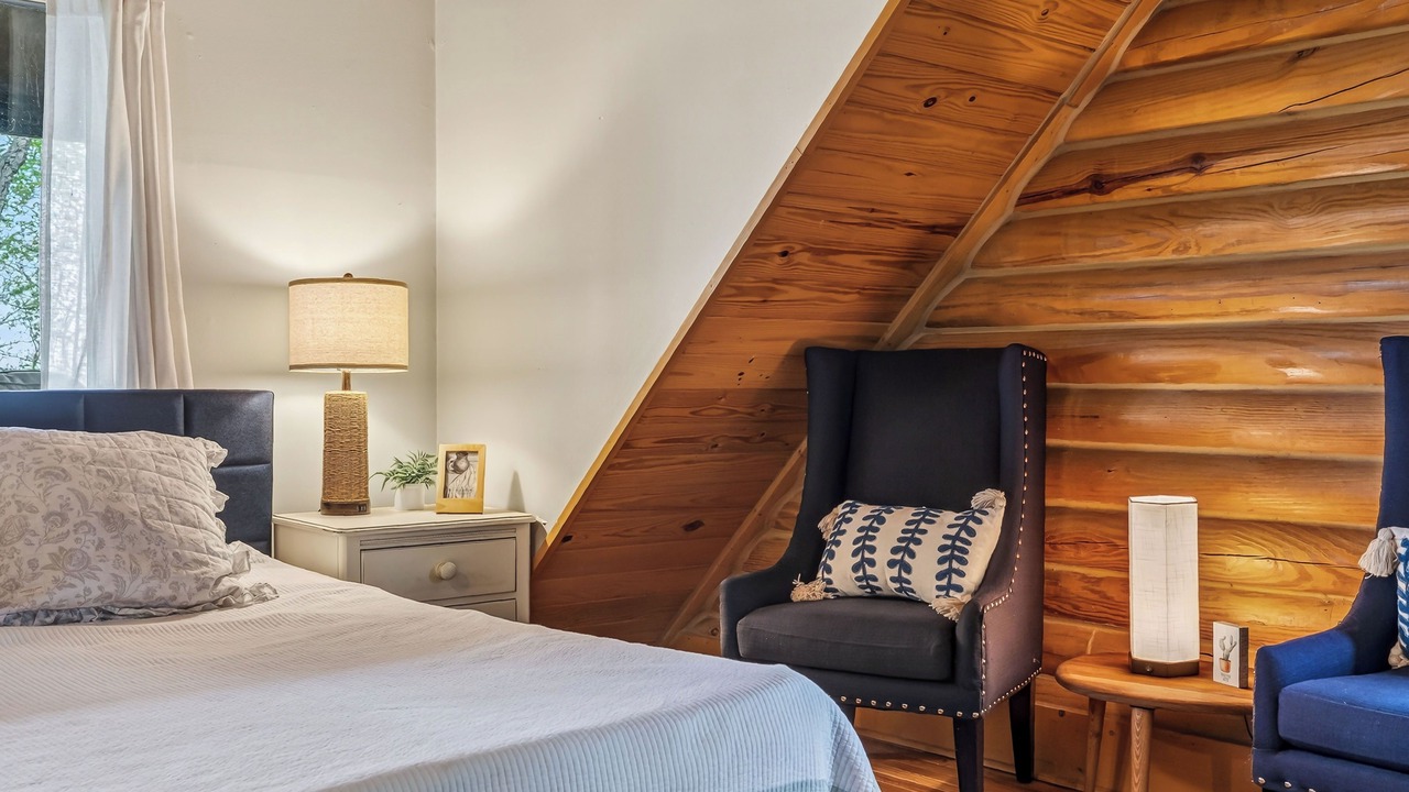 Photo of Bedroom in Monterey