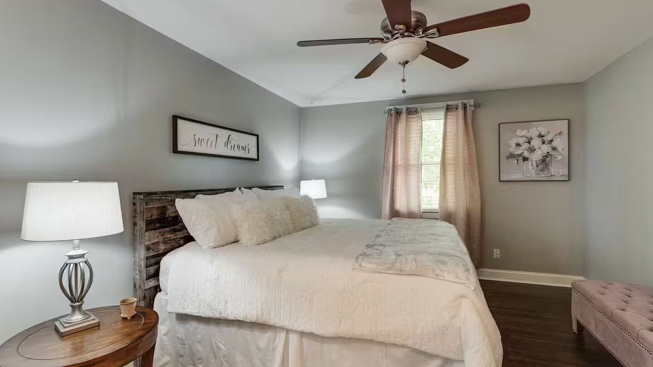 Photo of Bedroom in Hendersonville