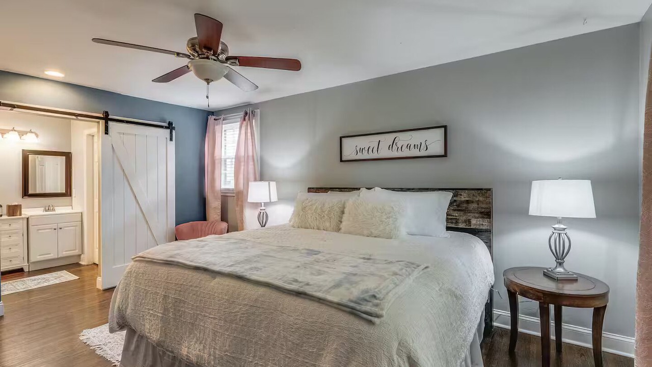 Photo of Bedroom in Hendersonville