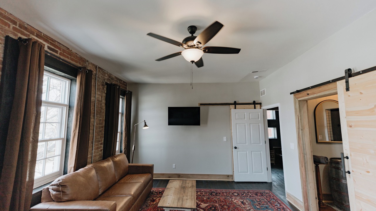 Photo of Livingroom in Cave City