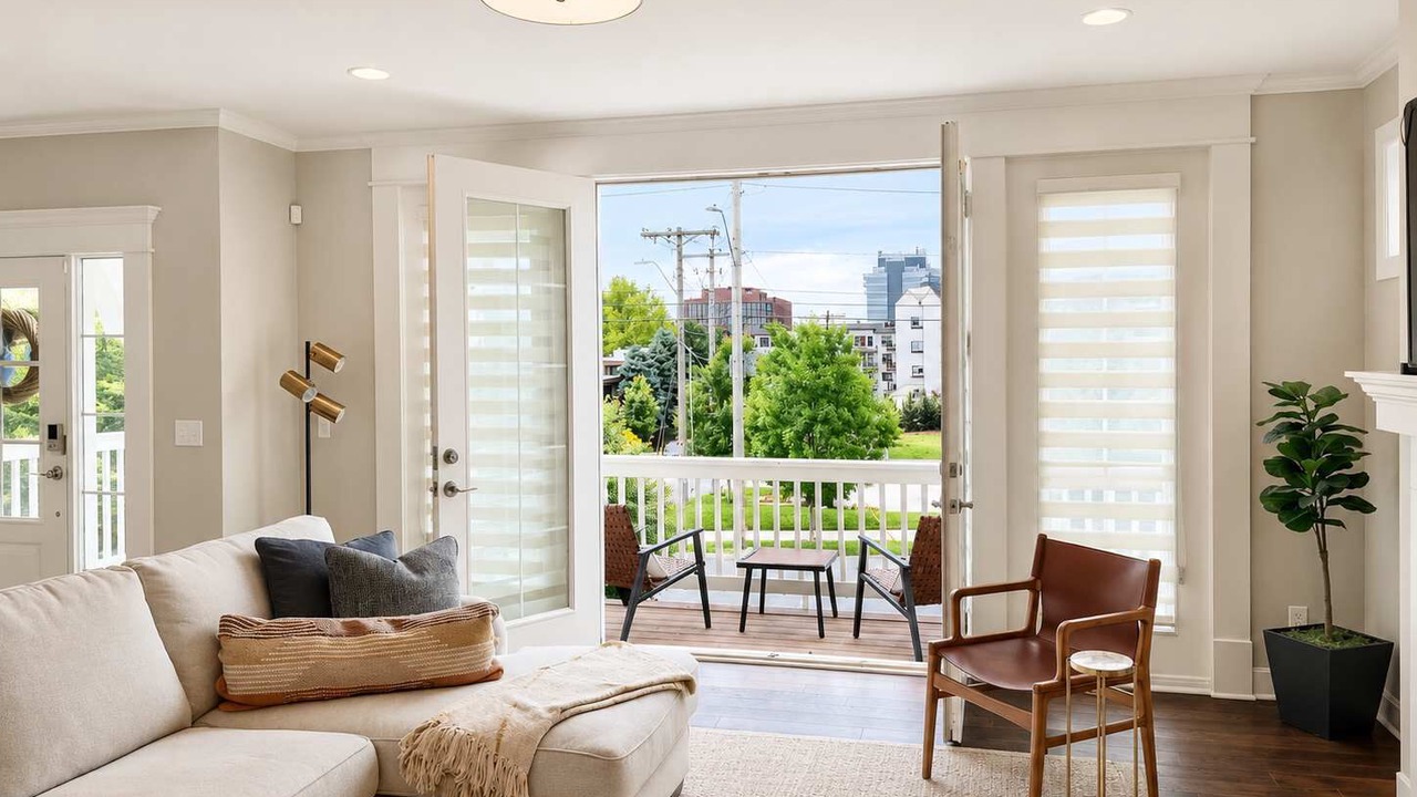 Photo of Livingroom in Plaza Westport