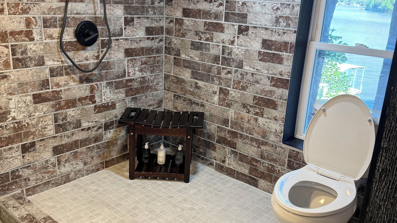 Photo of Bathroom in Roach