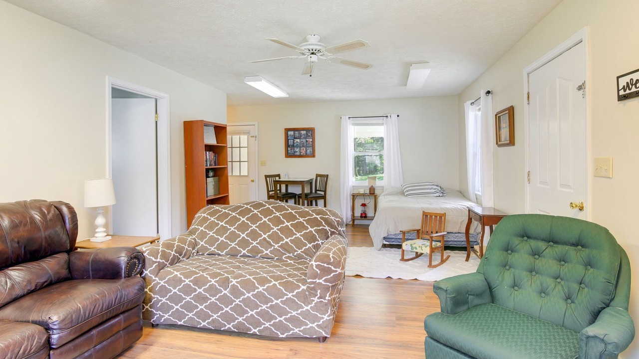 Photo of Livingroom in Fruitvale