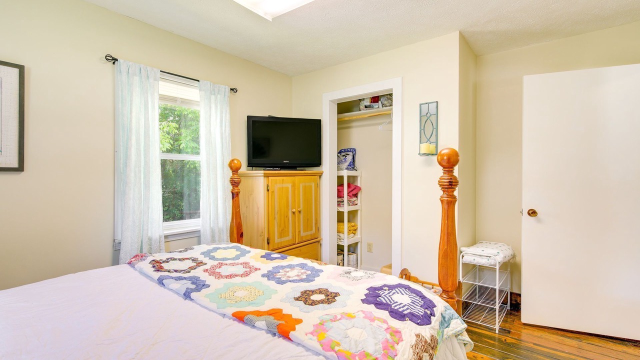 Photo of Bedroom in Fruitvale