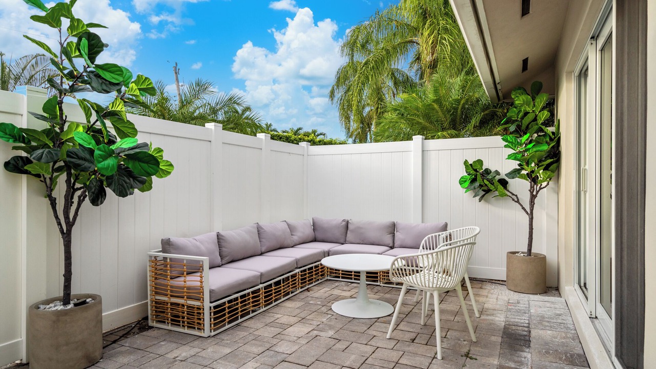 Photo of Patio Balcony in Lauderdale Beach