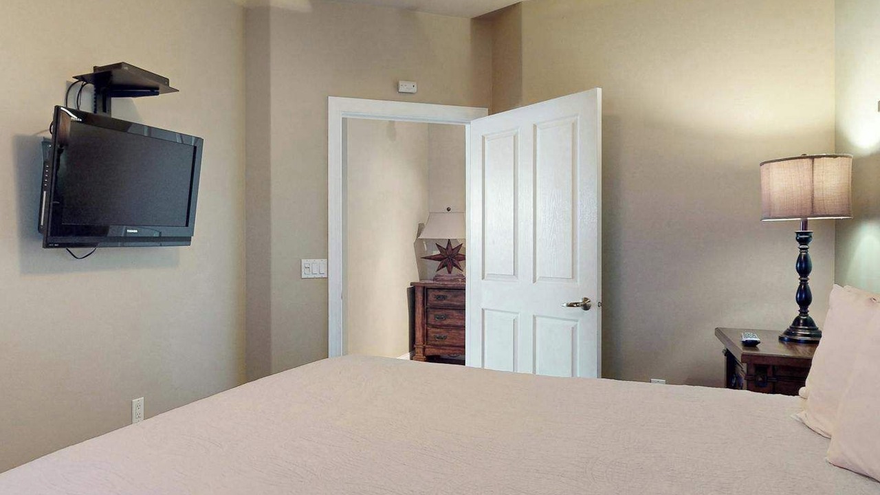 Photo of Bedroom in Lake Delton