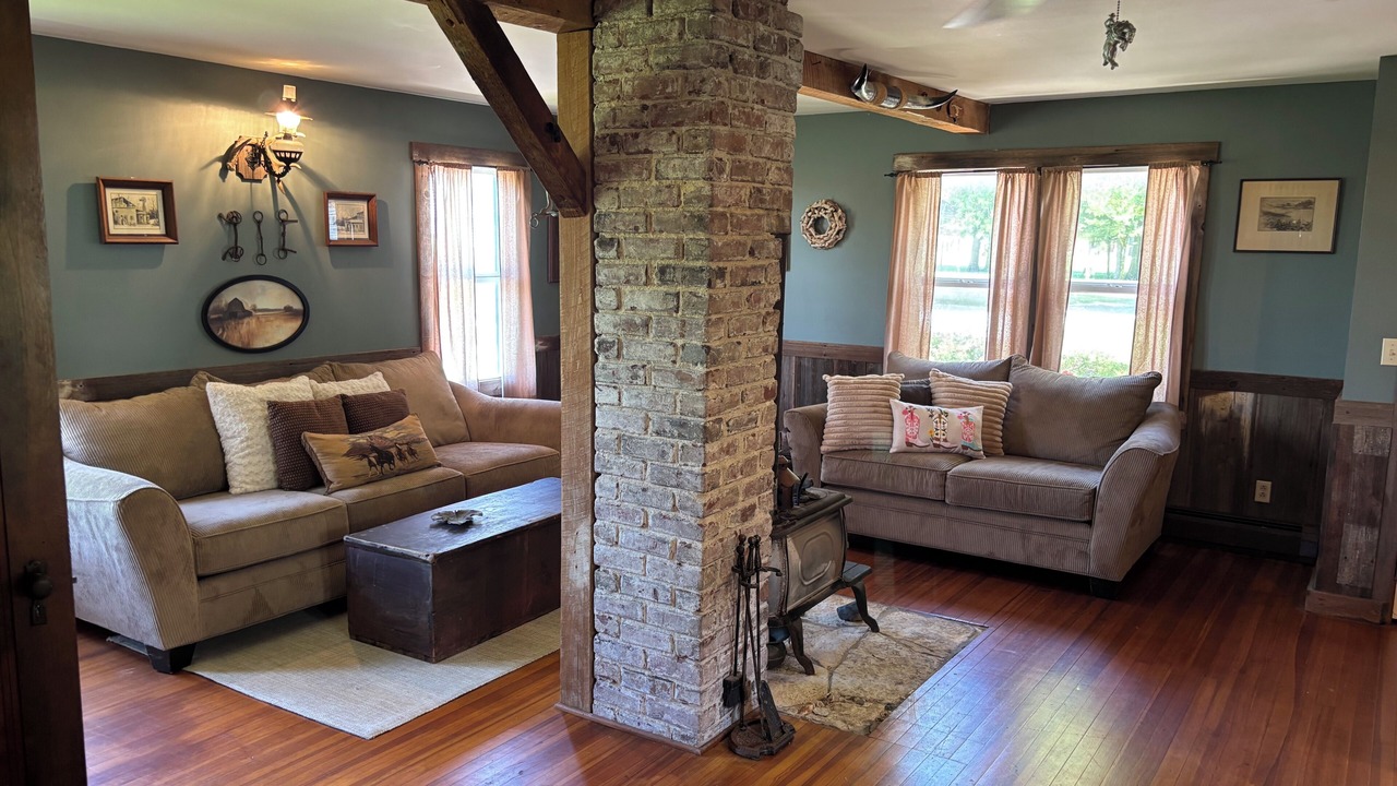 Photo of Livingroom in New Berlin