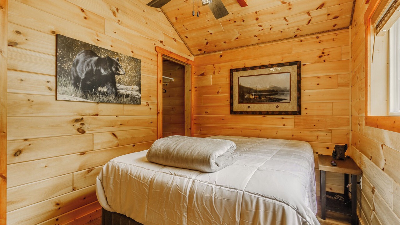 Photo of Bedroom in Kodak