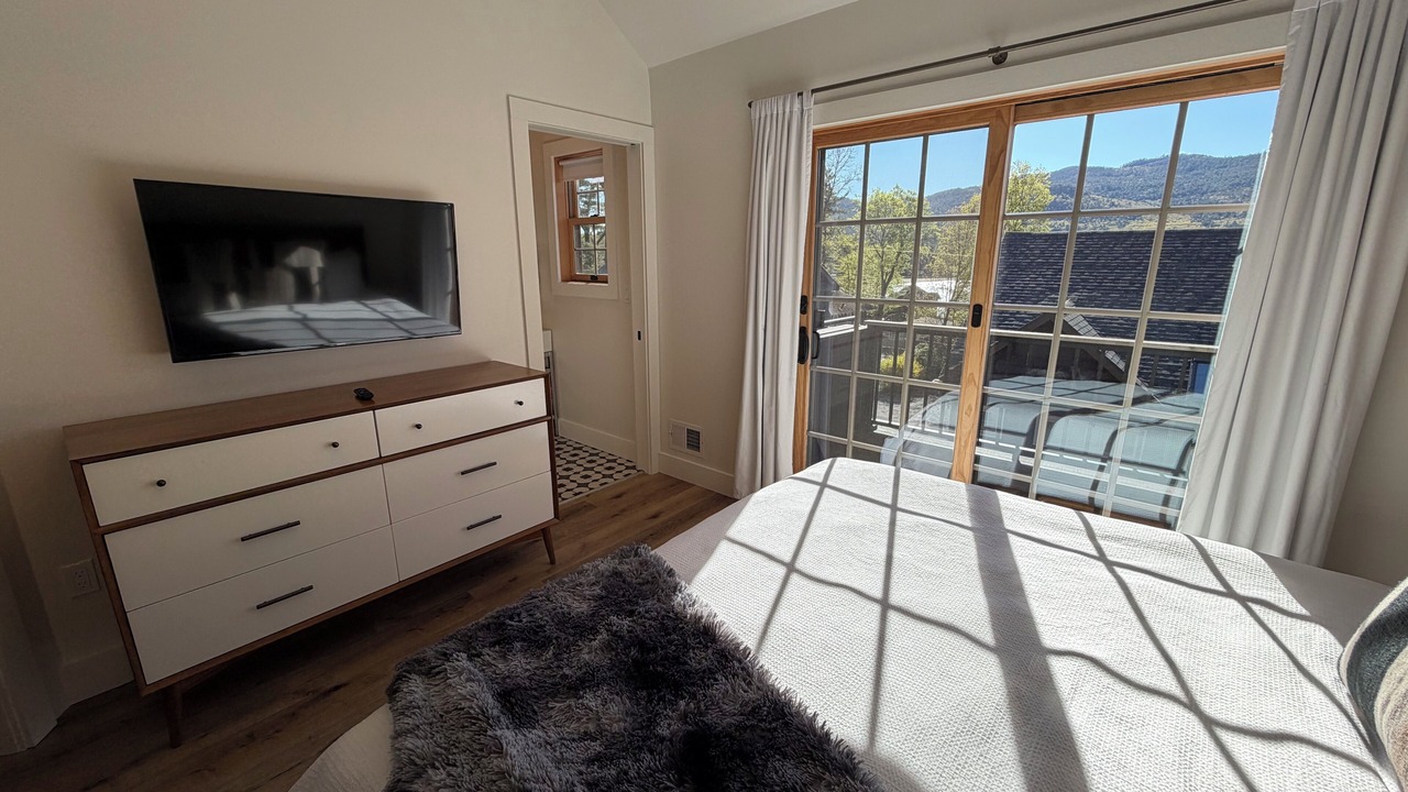 Photo of Bedroom in Lake George