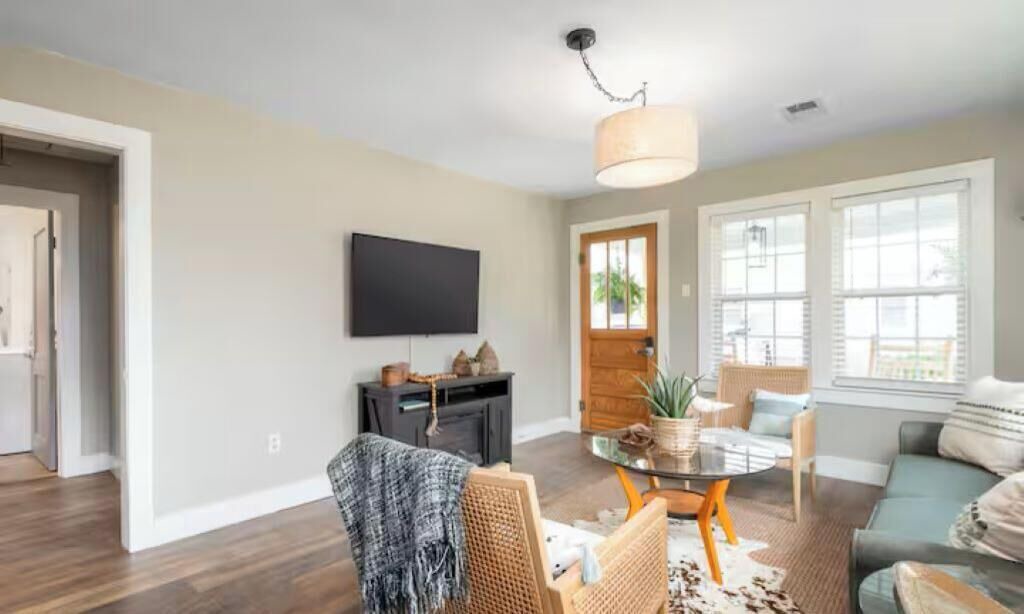 Photo of Livingroom in Lexington