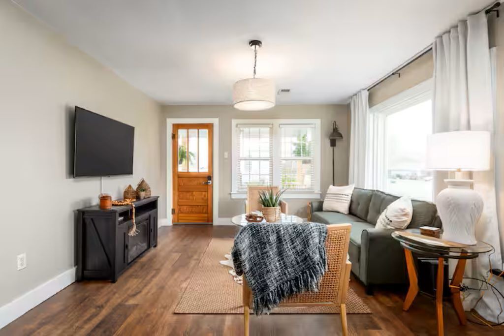 Photo of Livingroom in Lexington