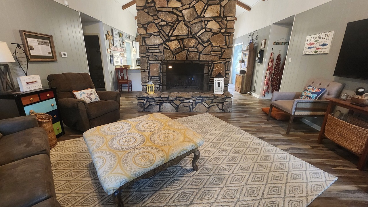 Photo of Livingroom in Bee Branch