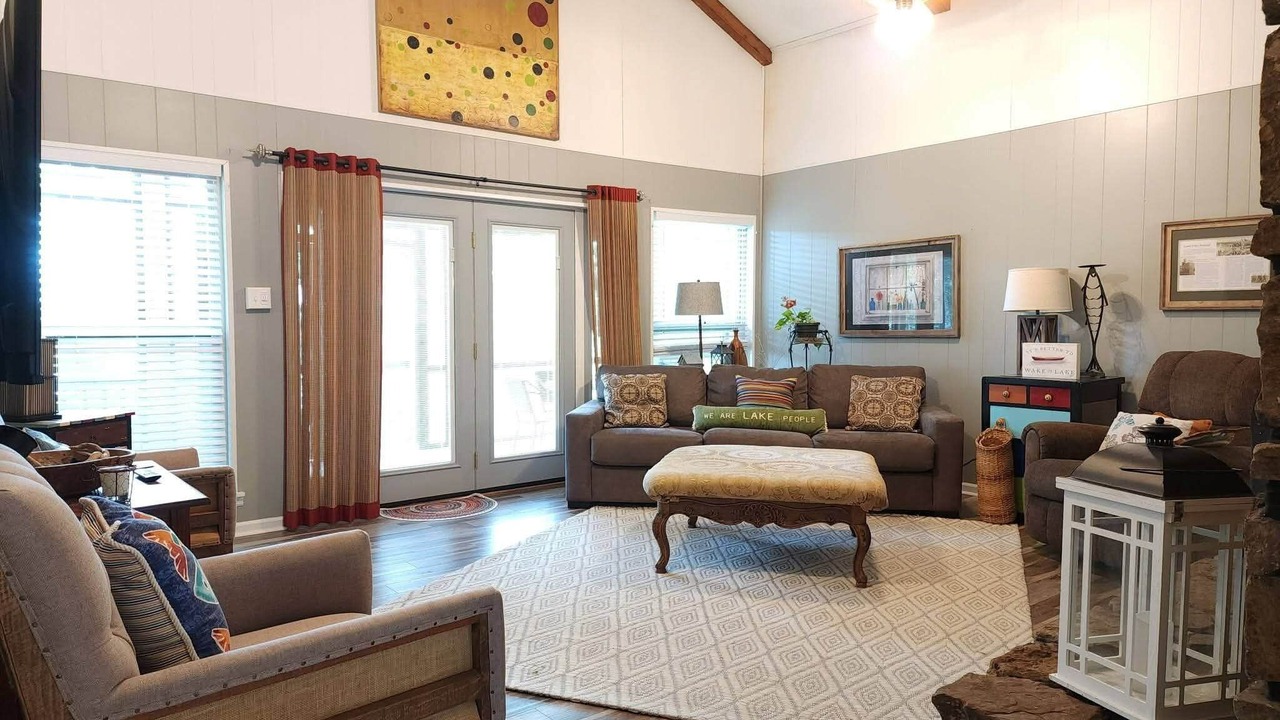 Photo of Livingroom in Bee Branch