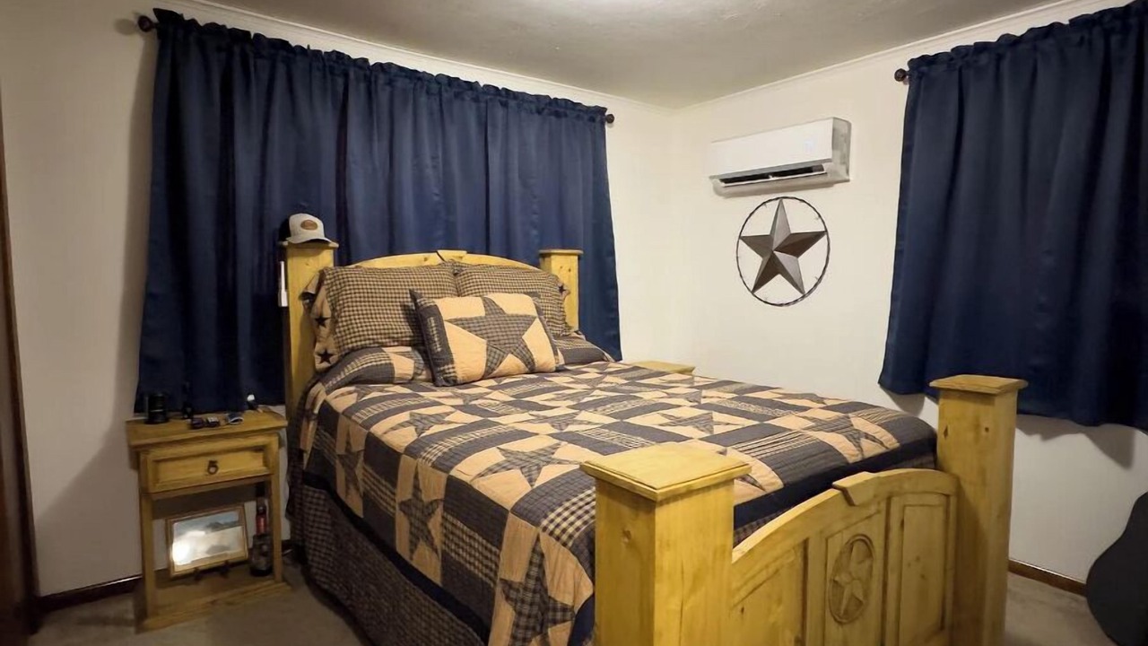 Photo of Bedroom in Hardy