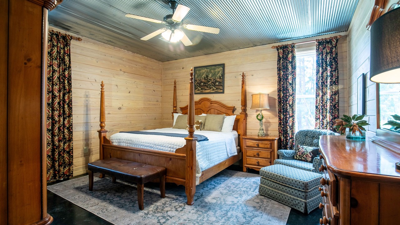Photo of Bedroom in Batesville
