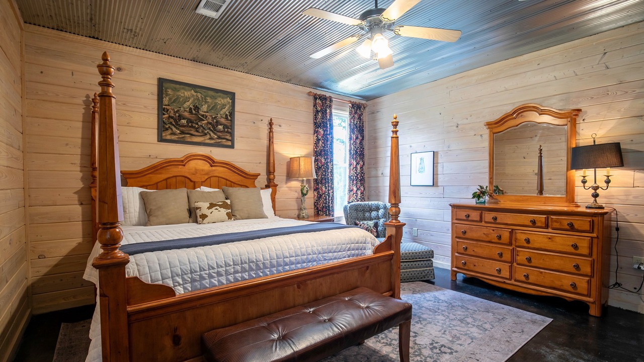 Photo of Bedroom in Batesville