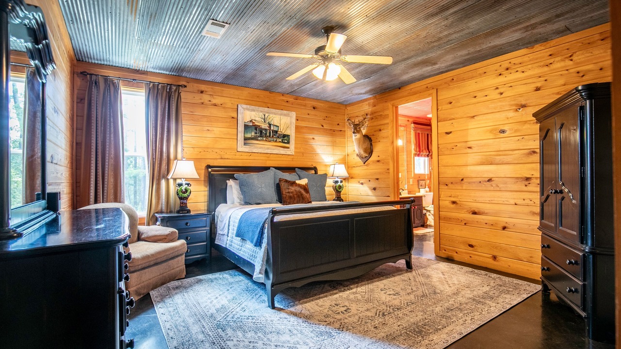 Photo of Bedroom in Batesville