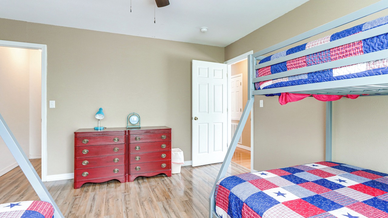 Photo of Bedroom in Sylvan Shores