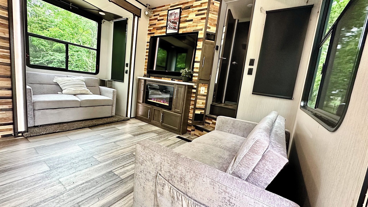 Photo of Livingroom in Gladeville