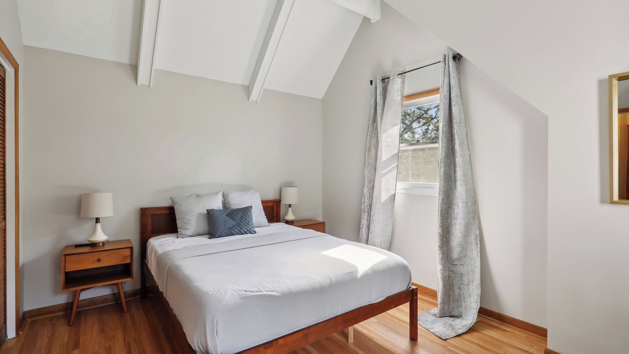 Photo of Bedroom in Burnsville