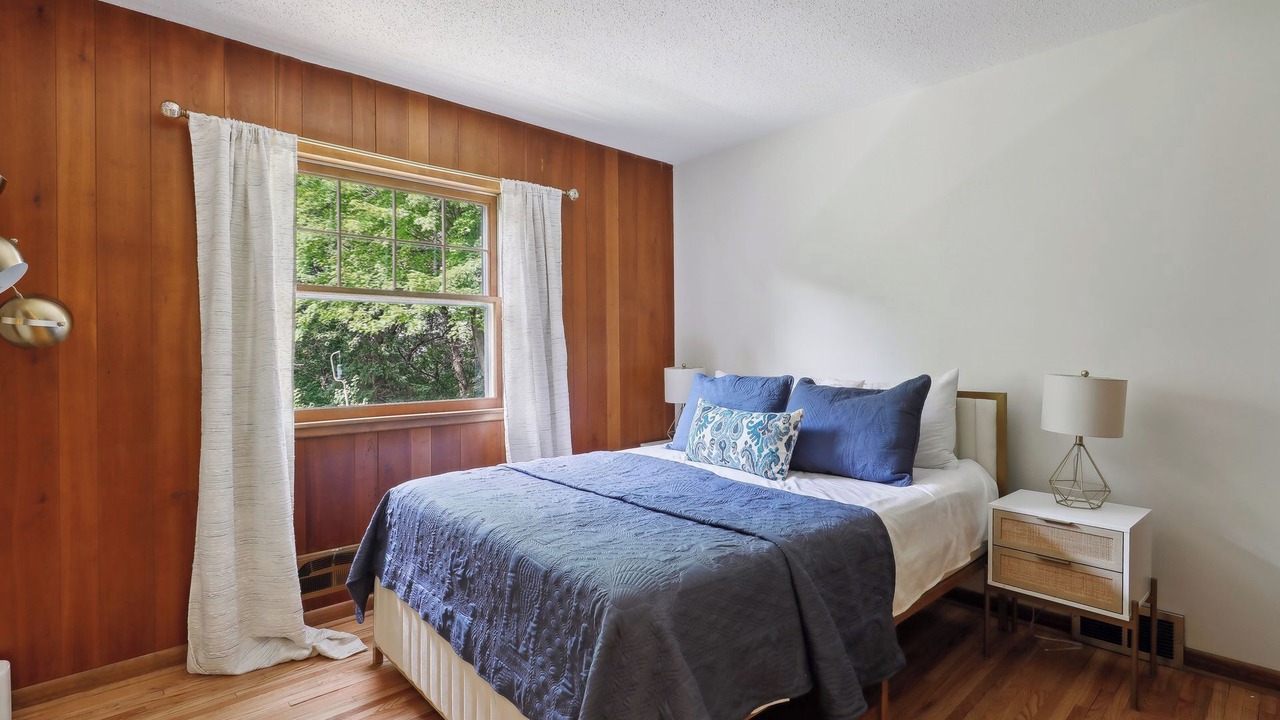 Photo of Bedroom in Burnsville