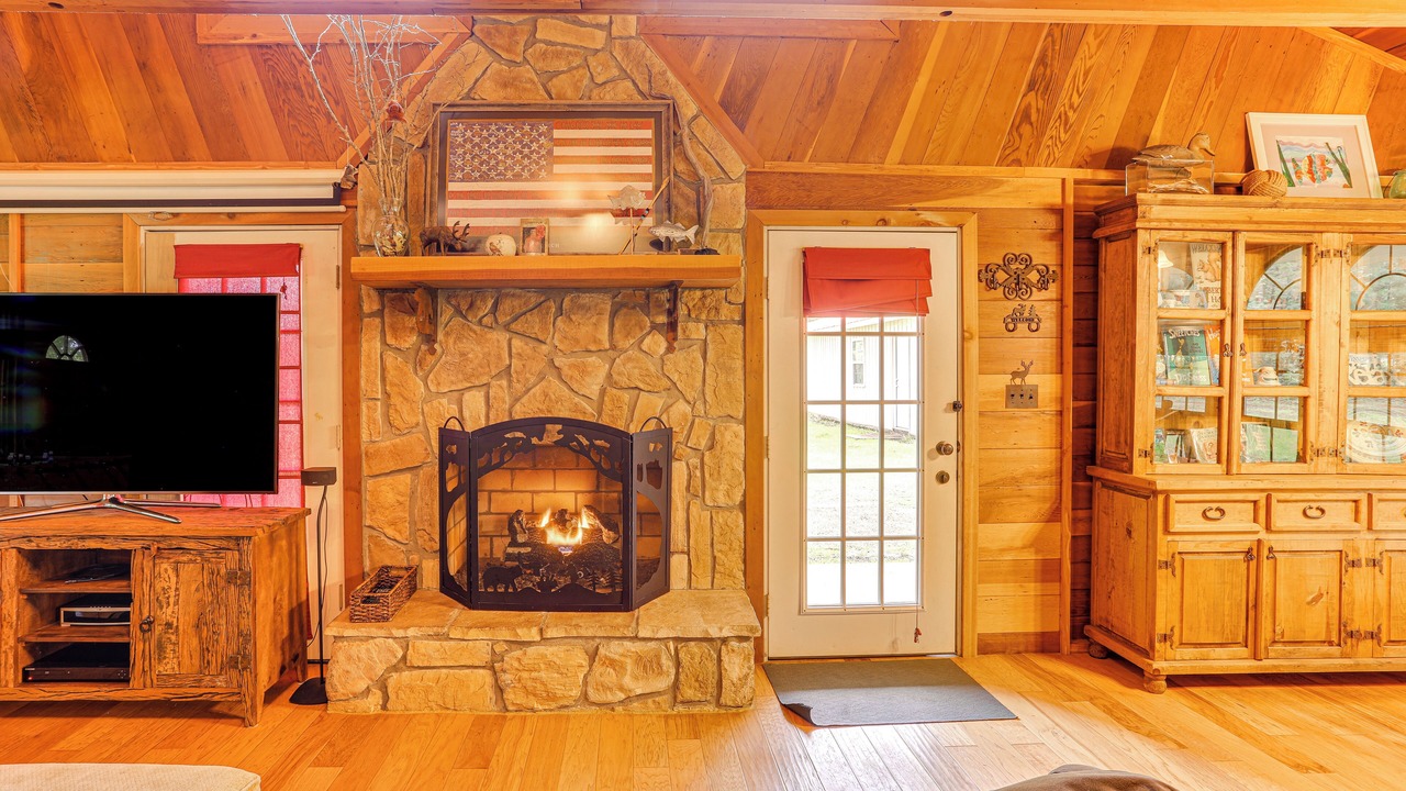 Photo of Livingroom in Tumbling Shoals