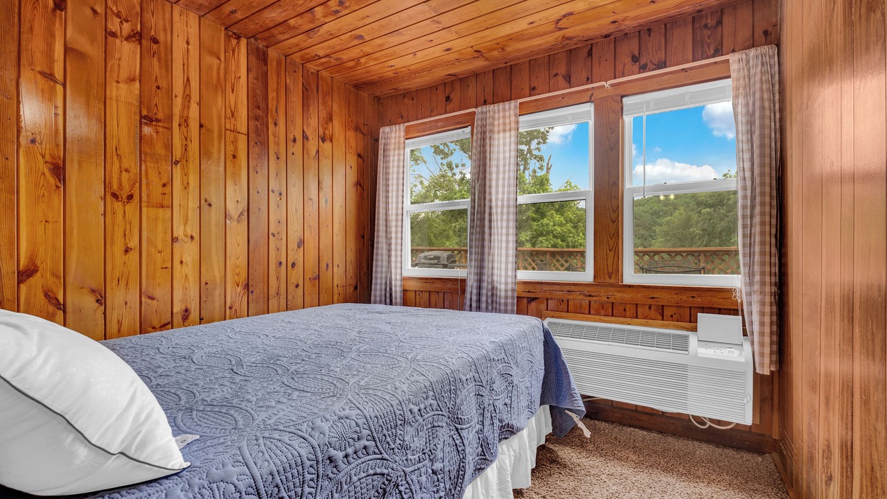 Photo of Bedroom in Smithville