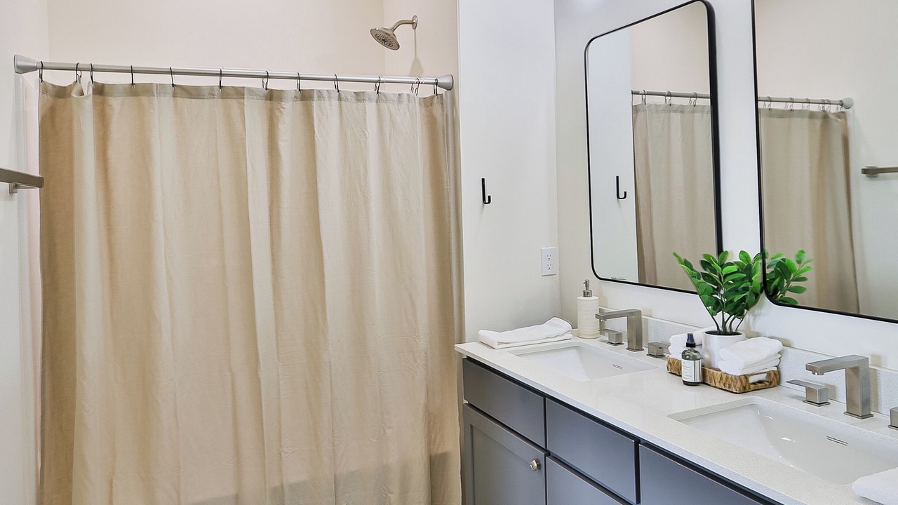 Photo of Bathroom in Bowling Green