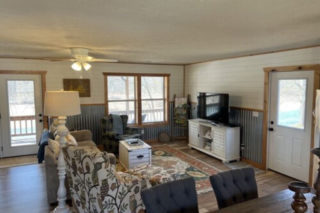 Photo of Livingroom in Van Buren