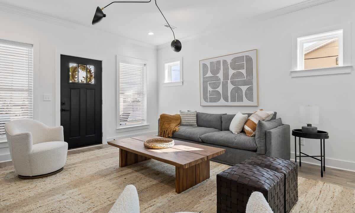 Photo of Livingroom in Charlotte Park