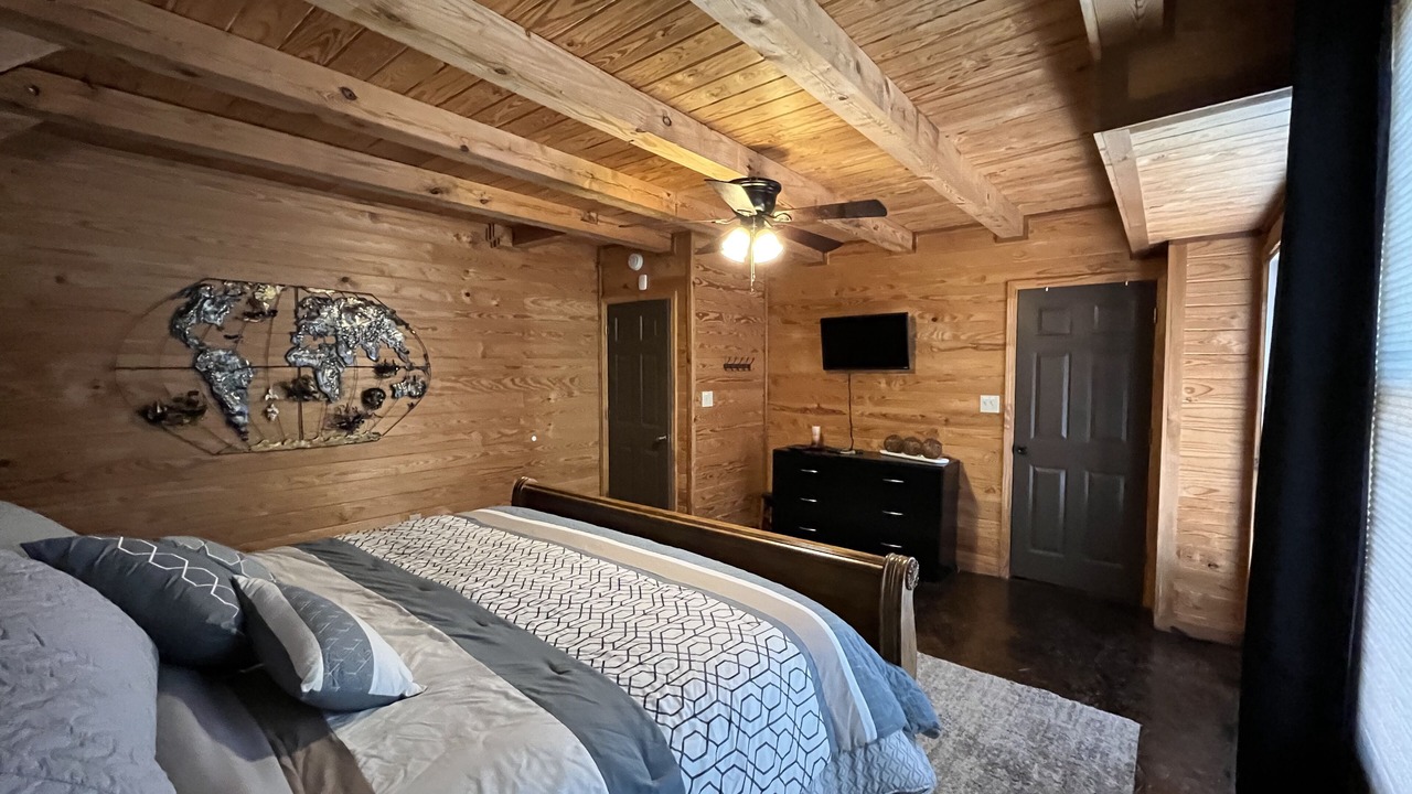 Photo of Bedroom in Counce