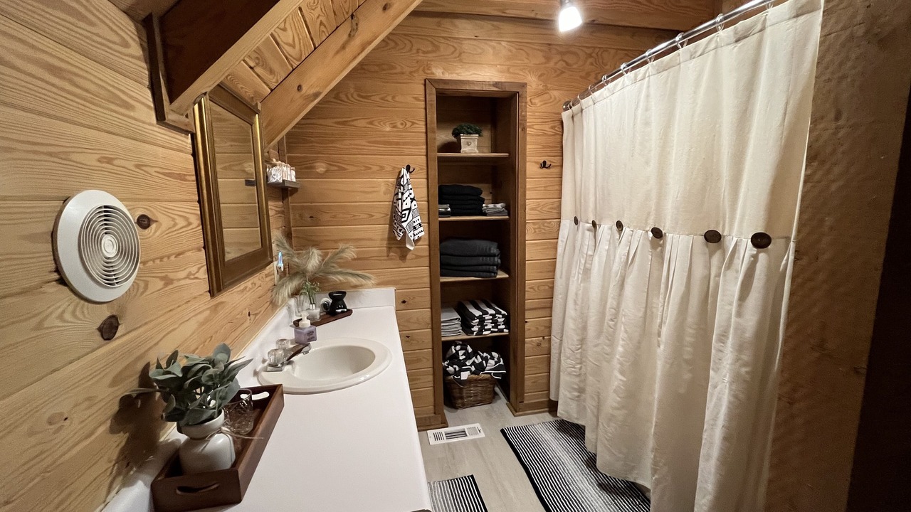 Photo of Bathroom in Counce