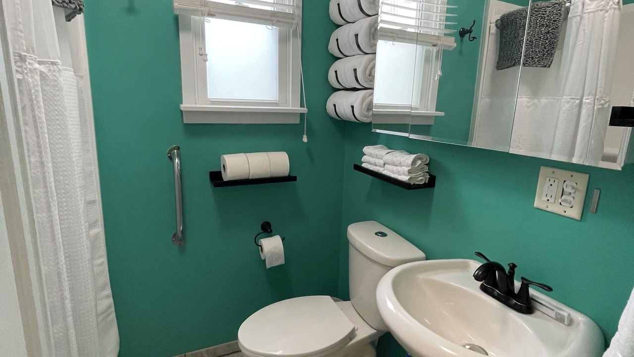Photo of Bathroom in Guttenberg