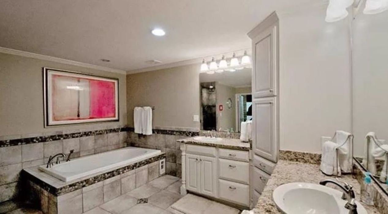 Photo of Bathroom in Lake Hamilton