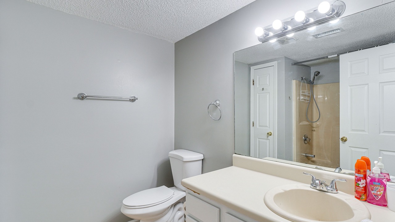 Photo of Bathroom in Ashley Oaks