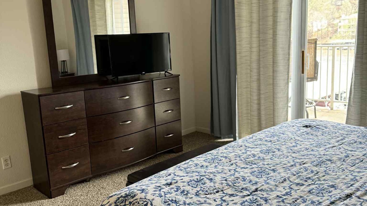 Photo of Bedroom in Camdenton