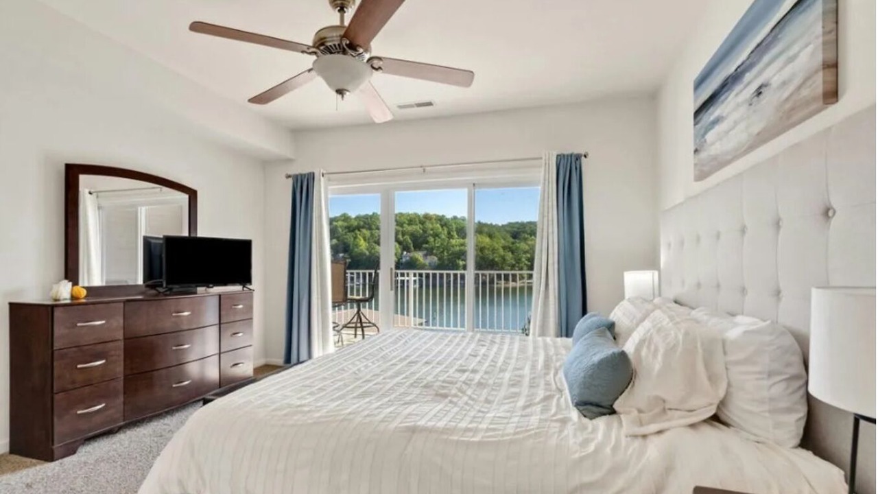 Photo of Bedroom in Camdenton