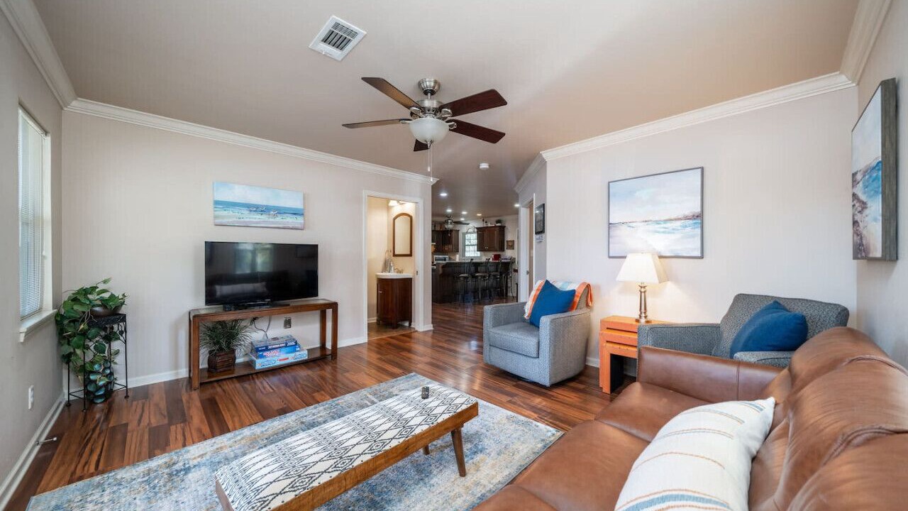 Photo of Livingroom in Jones Mills