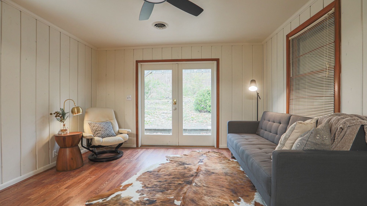 Photo of Livingroom in West Meade