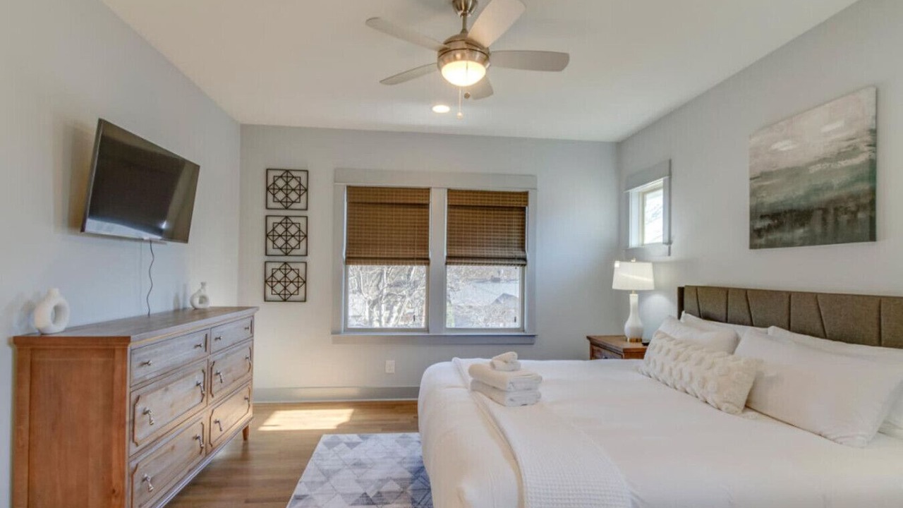 Photo of Bedroom in Cleveland Park