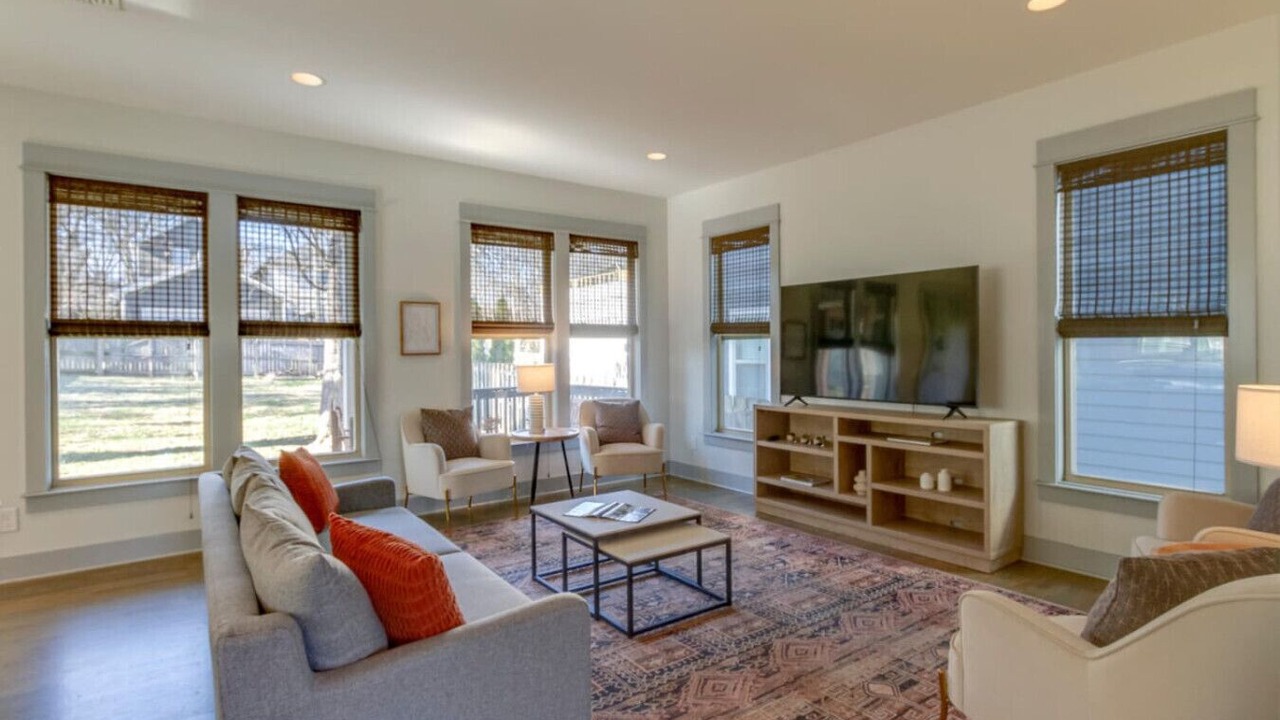 Photo of Livingroom in Cleveland Park