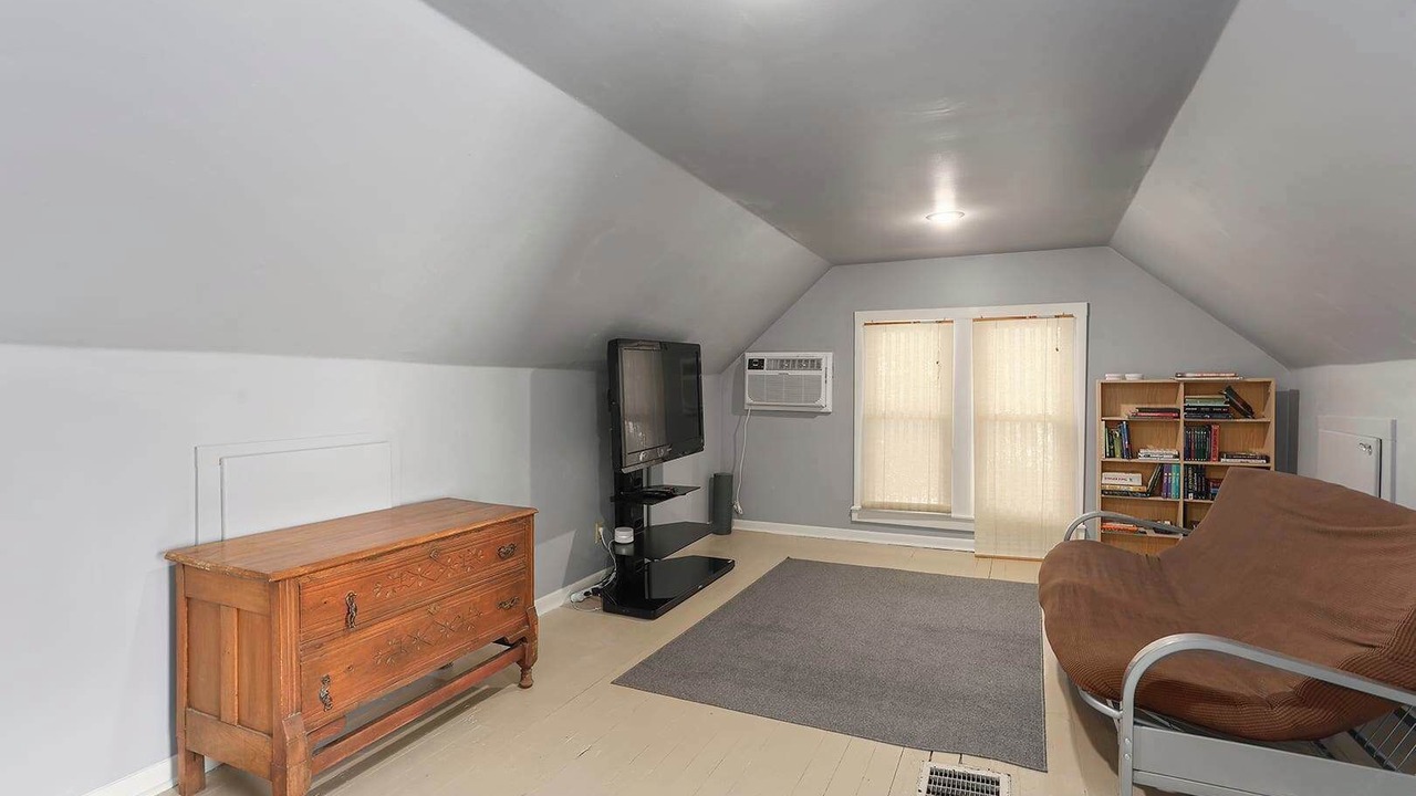 Photo of Livingroom in Northeast Kansas City