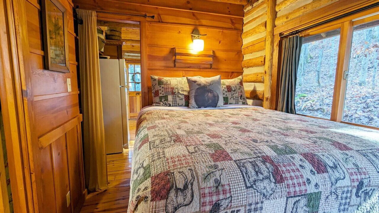 Photo of Bedroom in Eureka Springs