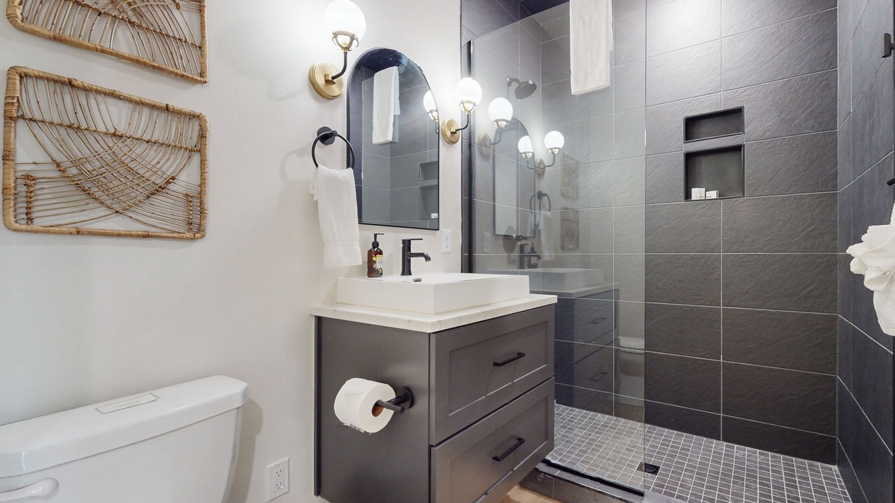 Photo of Bathroom in Garfield