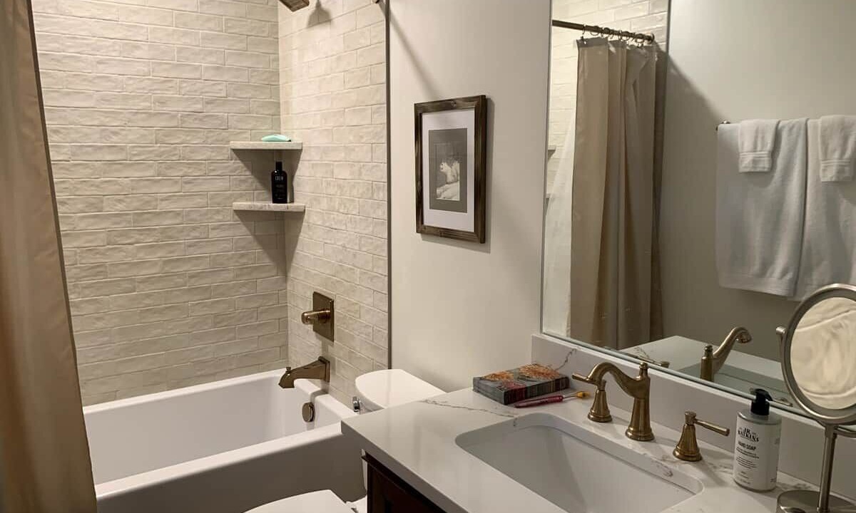 Photo of Bathroom in Bowling Green