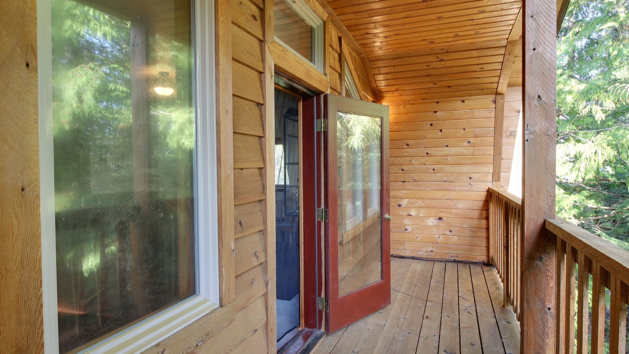 Photo of Patio Balcony in Coffman Cove