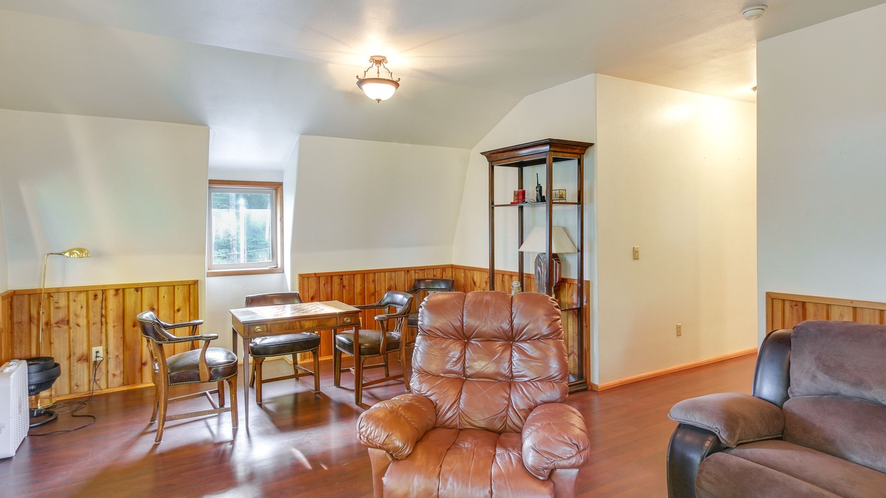 Photo of Livingroom in Coffman Cove