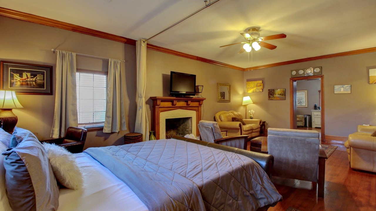 Photo of Bedroom in East of Broadway