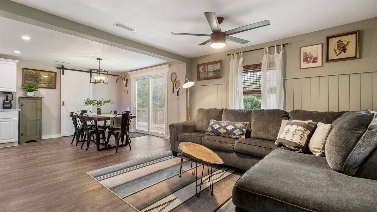 Photo of Livingroom in Rogers